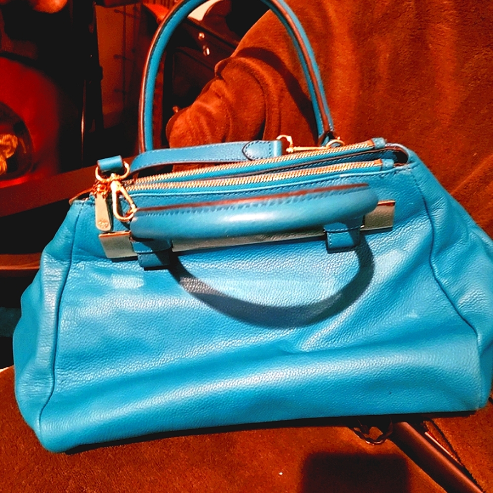 Authentic Vince Camuto large bag lots of pockets